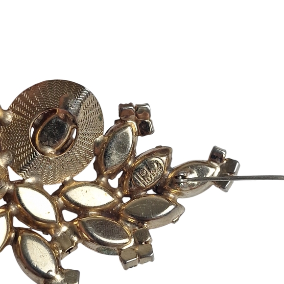 Vintage HOBE Pink Smokey Grey & Blue AB Rhinestone Gold Tone Brooches 2.25"... - Picture 6 of 7